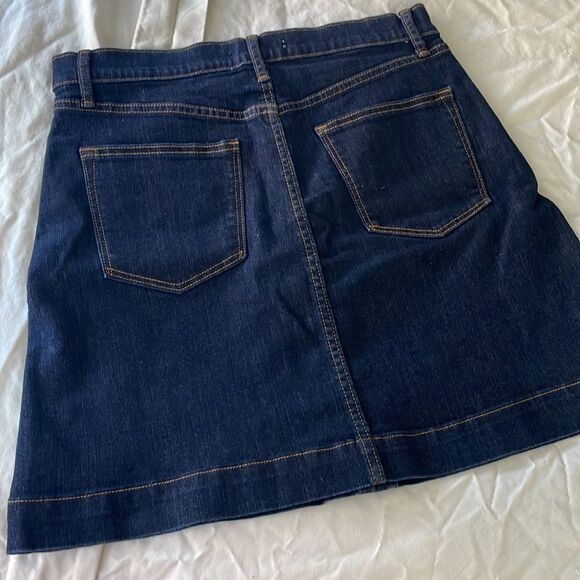 NWOT Dark Wash Gap Denim Skirt - Picture 4 of 4